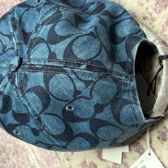 Coach Signature C Baseball Cap - Picture 4 of 8